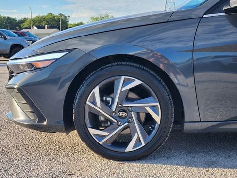 Used 2024 Hyundai Elantra Limited FWD image 8