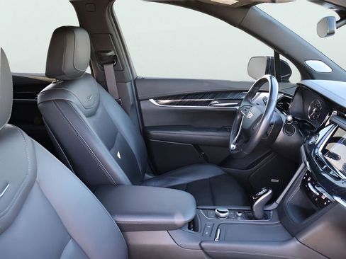 Used 2024 Cadillac XT6 Premium Luxury image 11
