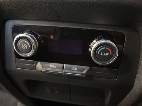 Used 2025 Buick Enclave Preferred AWD/4WD image 18