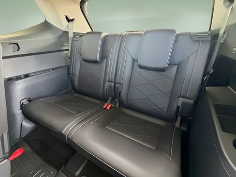 Used 2025 Volkswagen Atlas SE image 32