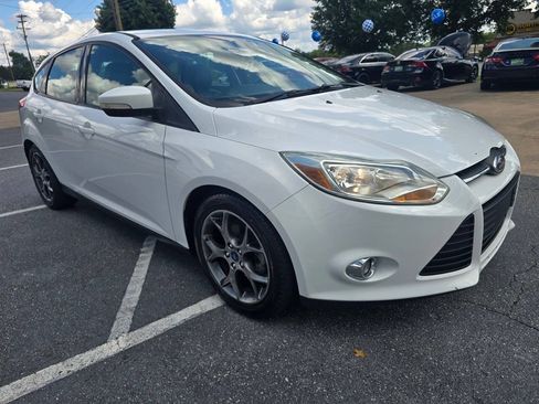 Used 2014 Ford Focus SE w/ Equipment Group 201A FWD image 8
