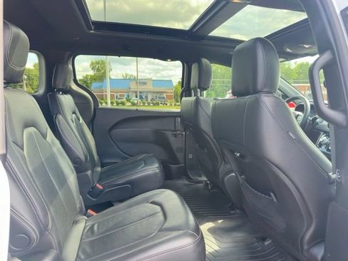 Used 2022 Chrysler Pacifica Touring-L w/ S Appearance Package AWD/4WD image 12