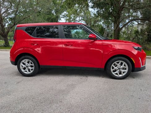 Used 2025 Kia Soul S image 10