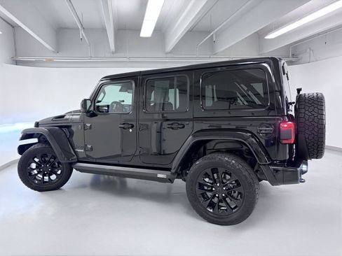 Used 2020 Jeep Wrangler Unlimited Sahara AWD/4WD image 7