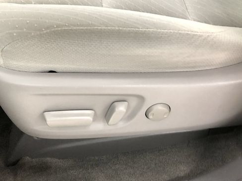 Used 2018 Toyota Sienna LE FWD image 12