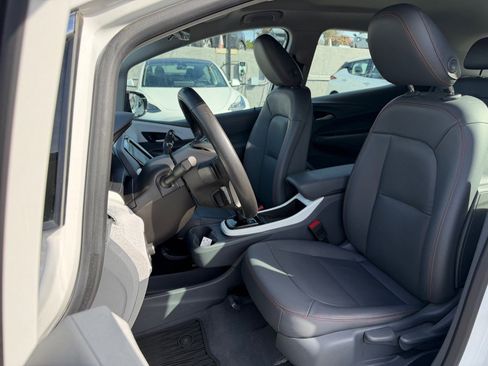 Used 2019 Chevrolet Bolt Premier w/ Infotainment Package image 17