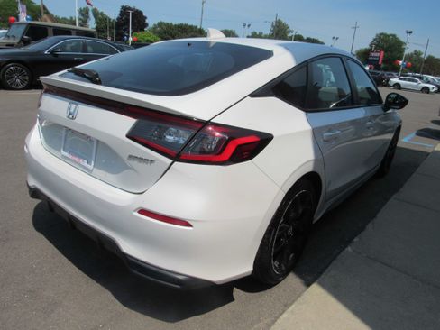Used 2023 Honda Civic Sport image 5