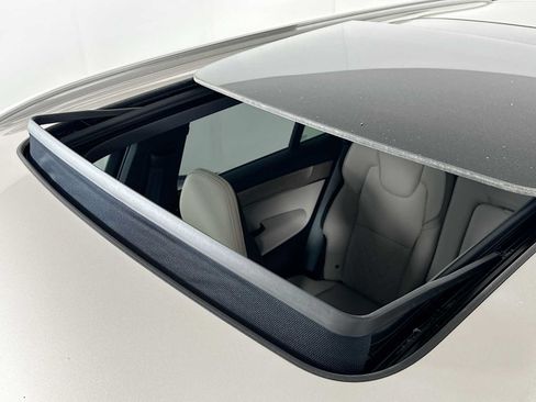 New 2026 Volvo XC90 T8 Plus w/ Protection Package Premier AWD/4WD image 19
