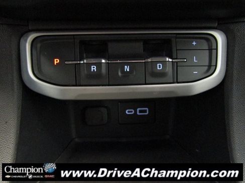 Used 2023 GMC Acadia SLE image 31