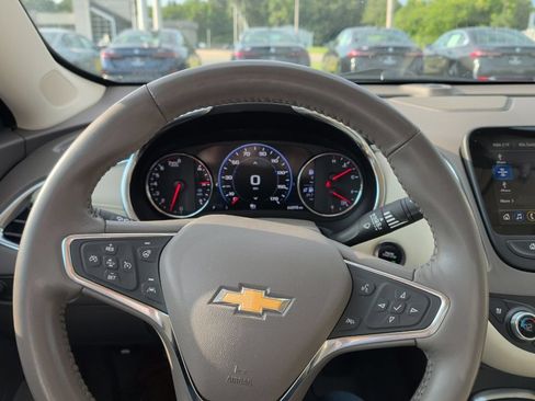 Used 2019 Chevrolet Malibu Premier w/ Sun and Wheel Package FWD image 8