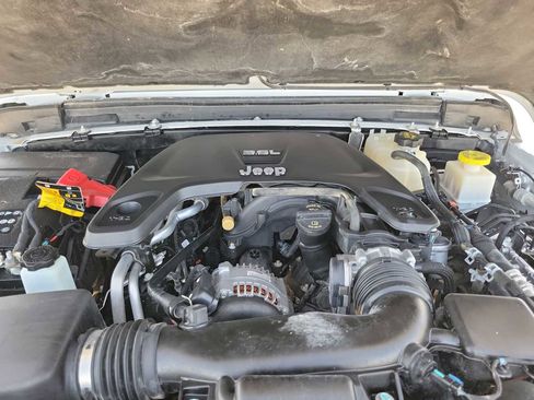 Used 2021 Jeep Gladiator Rubicon image 9