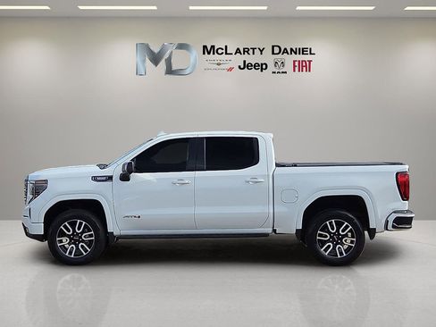 Used 2022 GMC Sierra 1500 AT4 w/ AT4 Preferred Package AWD/4WD image 3