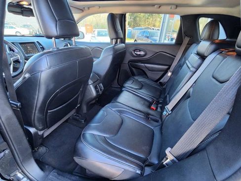 Used 2014 Jeep Cherokee Limited w/ Luxury Group AWD/4WD image 11