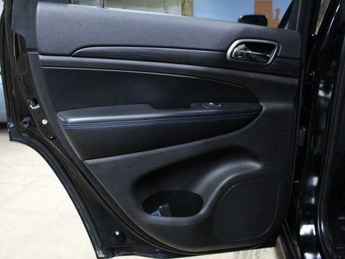 Used 2019 Jeep Grand Cherokee Laredo image 14