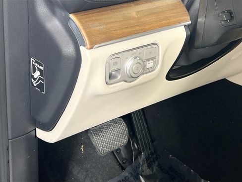 Used 2024 Mercedes-Benz GLS 450 4MATIC image 10