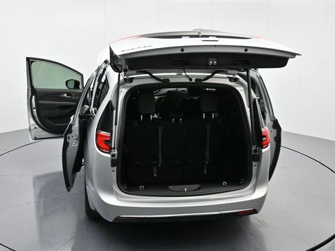 New 2026 Chrysler Pacifica Select image 43
