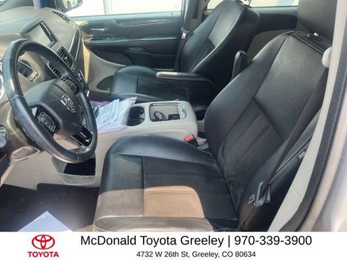 Used 2019 Dodge Grand Caravan SXT FWD image 5