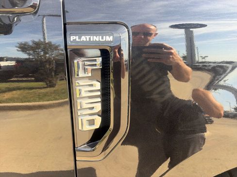 Used 2020 Ford F250 Platinum w/ FX4 Off-Road Package AWD/4WD image 9