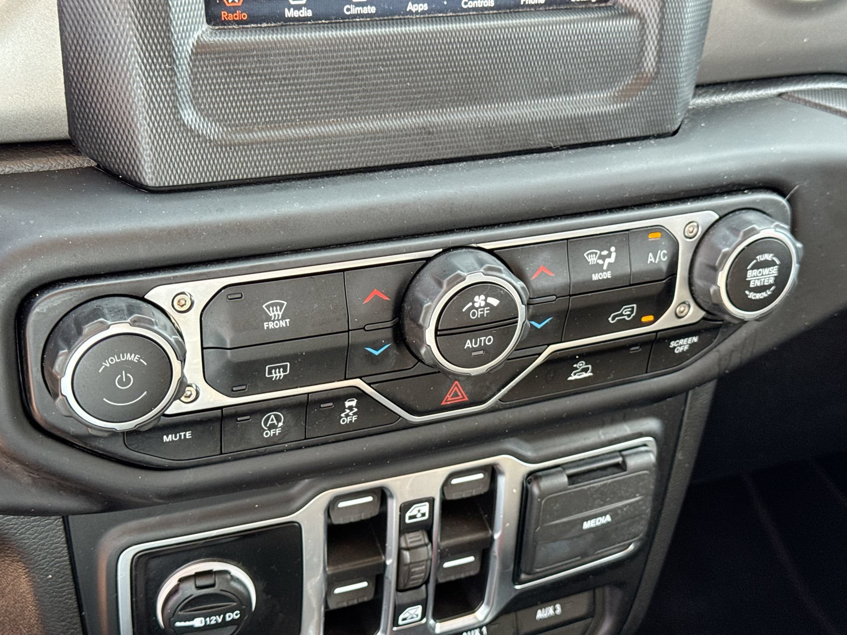 Used 2023 Jeep Gladiator Sport AWD/4WD image 16