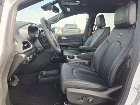 New 2026 Chrysler Pacifica Select image 11