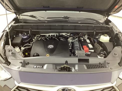 Used 2022 Toyota Highlander XLE AWD/4WD image 44