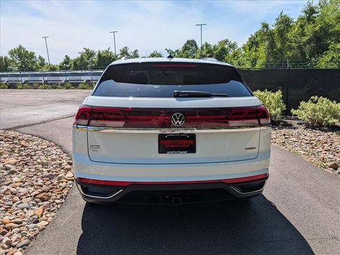 Used 2025 Volkswagen Atlas Cross Sport SE w/ Panoramic Sunroof Package AWD/4WD image 4