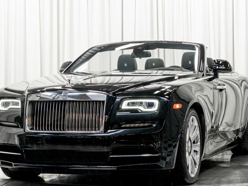 Used 2017 Rolls-Royce Dawn image 6