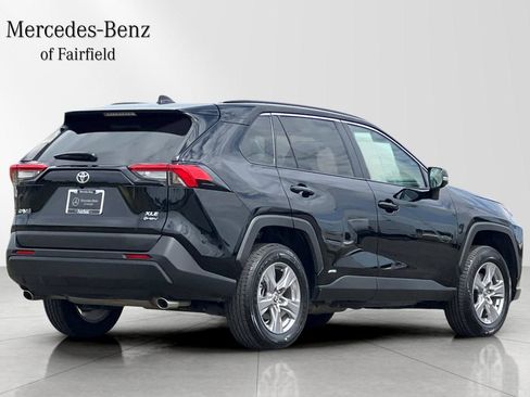 Used 2025 Toyota RAV4 XLE AWD/4WD image 2