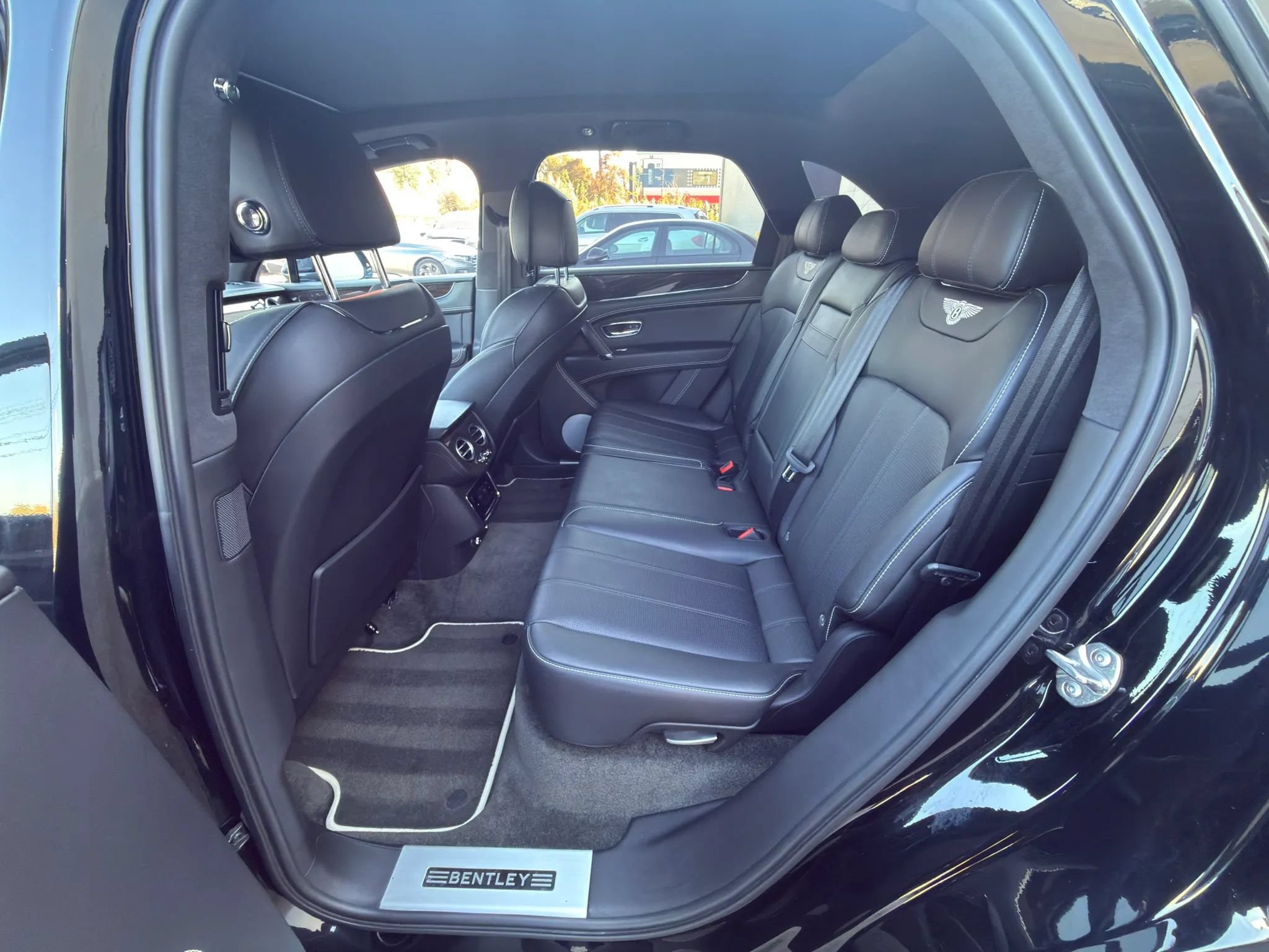 Used 2019 Bentley Bentayga AWD/4WD image 30