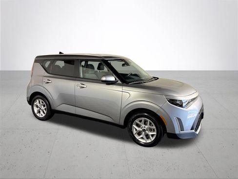 Used 2025 Kia Soul LX w/ LX Technology Package FWD image 4