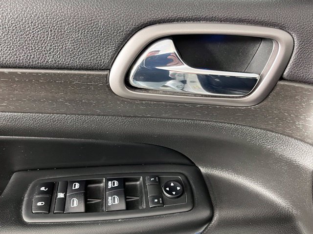 Used 2018 Jeep Grand Cherokee Laredo AWD/4WD image 20