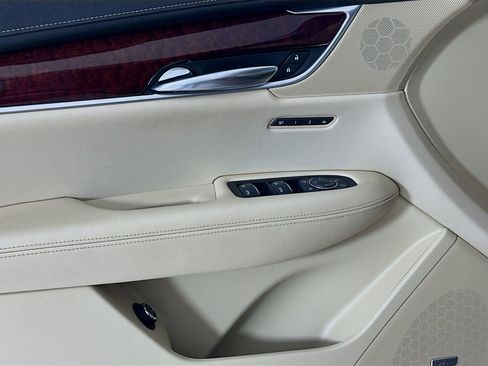 Used 2017 Cadillac XT5 Luxury w/ Driver Awareness Package FWD image 19