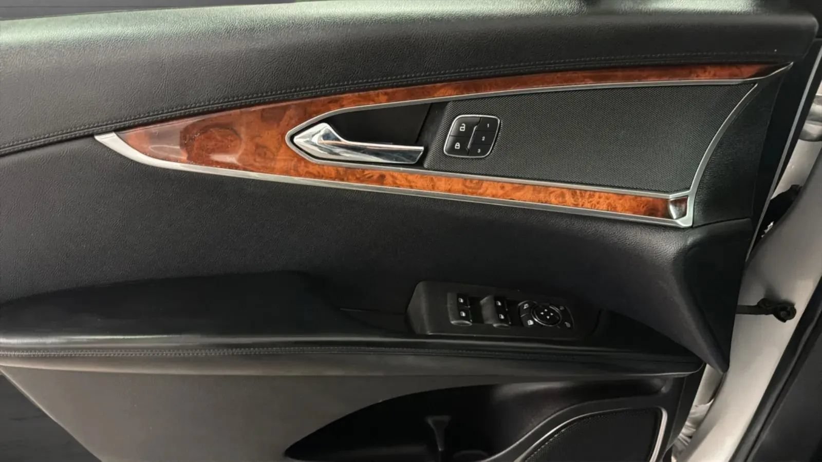 Used 2017 Lincoln MKX Reserve w/ Driver Assistance Package FWD image 24