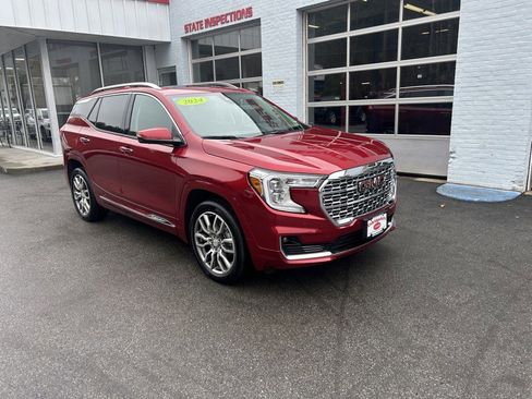 Used 2024 GMC Terrain Denali w/ Denali Premium Package image 2