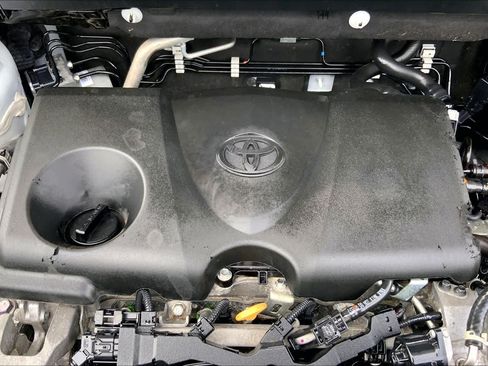 Used 2024 Toyota RAV4 XLE FWD image 32