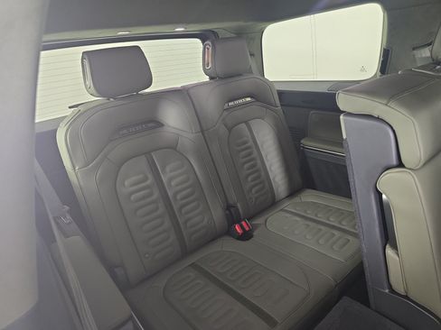 Used 2023 Rivian R1S Adventure AWD/4WD image 25