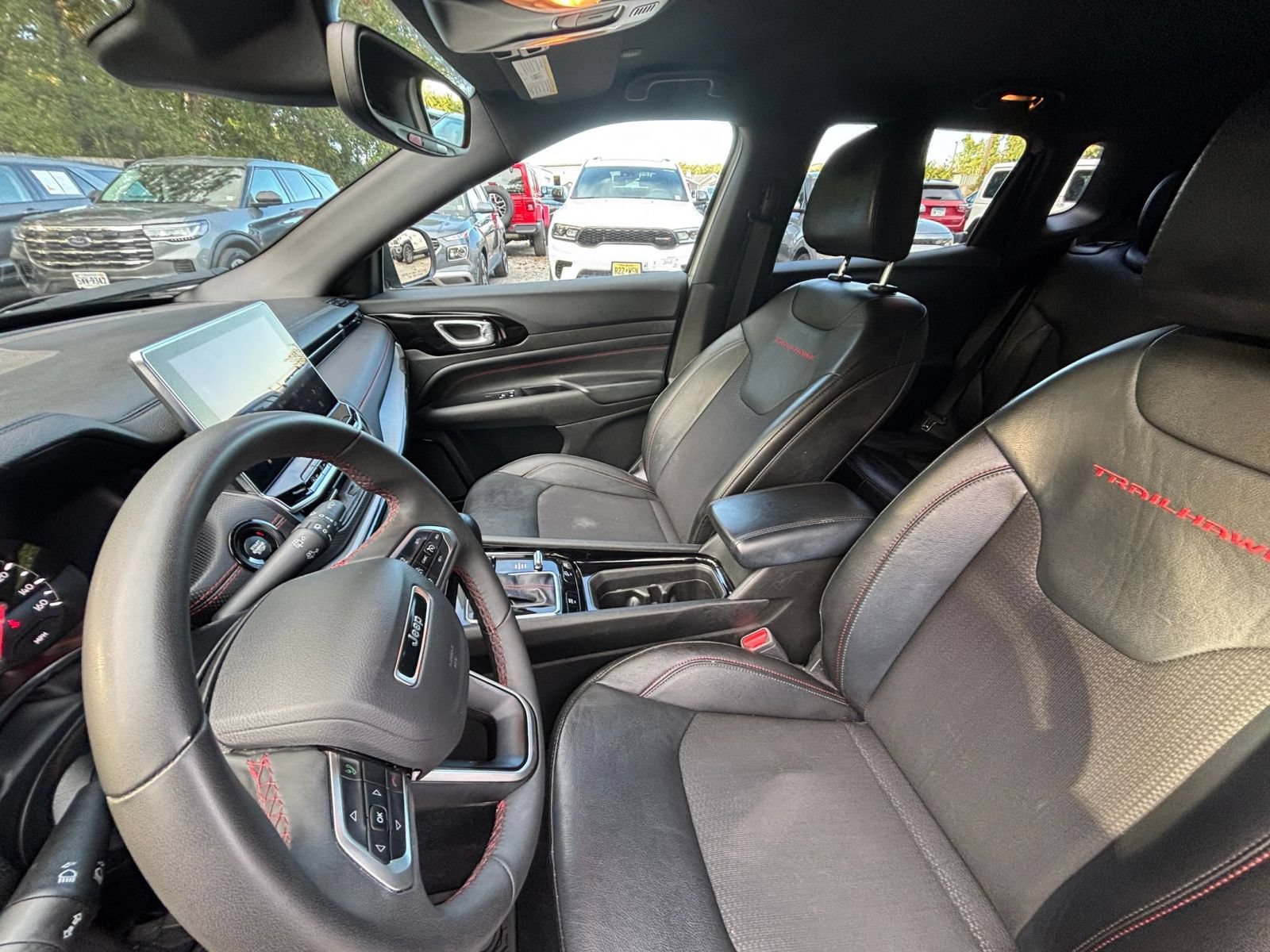 Used 2025 Jeep Compass Trailhawk AWD/4WD image 28