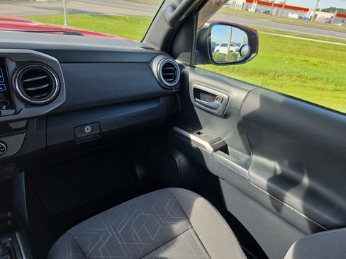 Used 2018 Toyota Tacoma TRD Sport RWD image 10