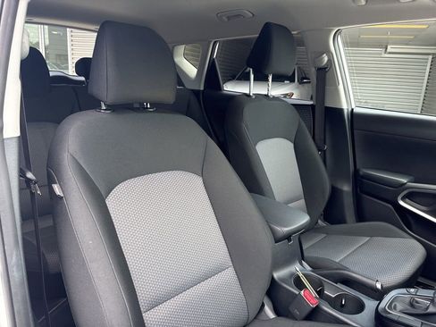 Used 2025 Kia Soul LX w/ LX Technology Package FWD image 16