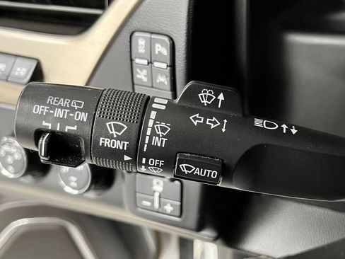 Used 2017 GMC Yukon XL Denali w/ Open Road Package AWD/4WD image 31