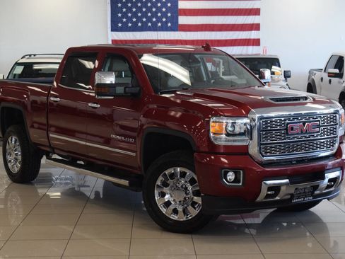 Used 2018 GMC Sierra 2500 Denali w/ Duramax Plus Package AWD/4WD image 2