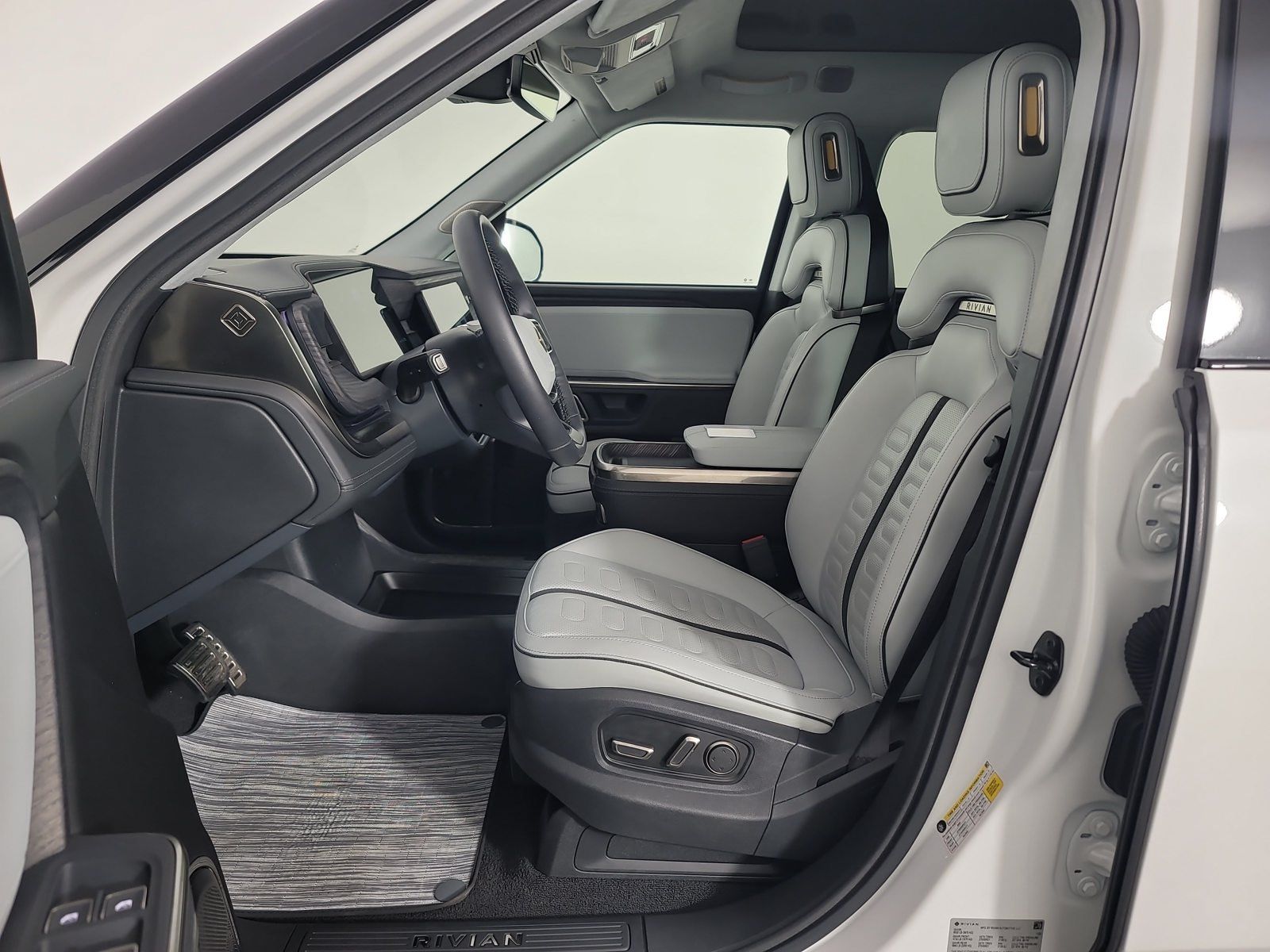 Used 2023 Rivian R1T Adventure Dual AWD/4WD image 20