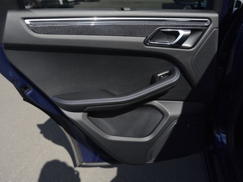 Certified 2025 Porsche Macan S image 35