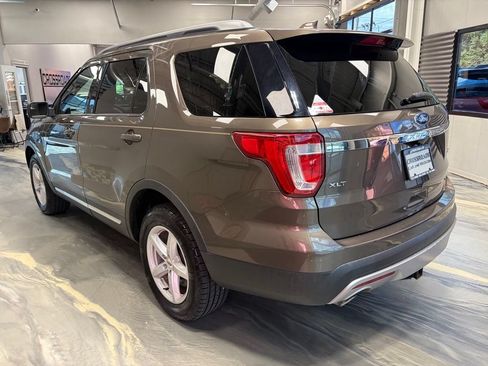 Used 2016 Ford Explorer XLT w/ Equipment Group 202A AWD/4WD image 33