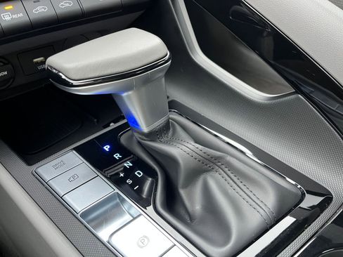 Used 2025 Hyundai Elantra SEL image 45