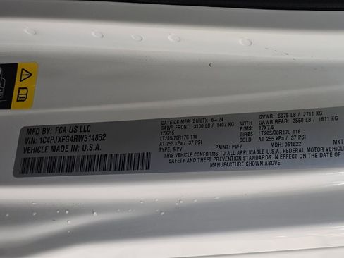 Used 2024 Jeep Wrangler Unlimited Rubicon AWD/4WD image 32