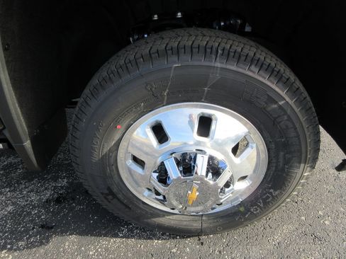 New 2026 Chevrolet Silverado 3500 High Country w/ High Country Premium Package AWD/4WD image 9