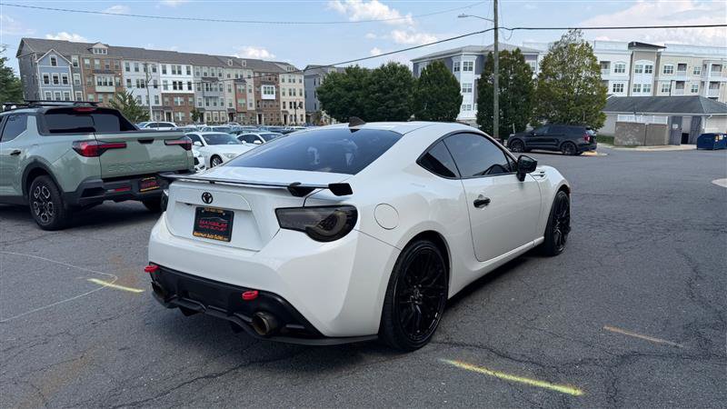 Used 2018 Toyota 86 RWD image 11