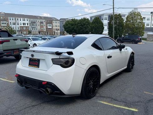 Used 2018 Toyota 86 RWD image 11