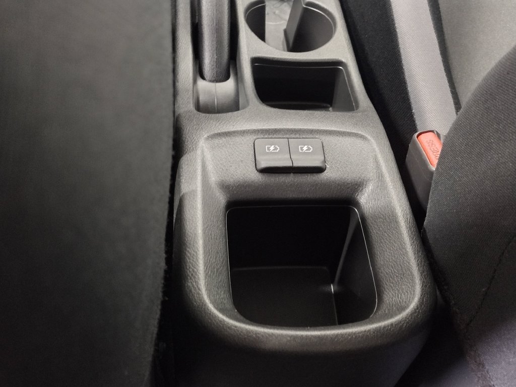 Used 2025 Nissan Versa S FWD image 29